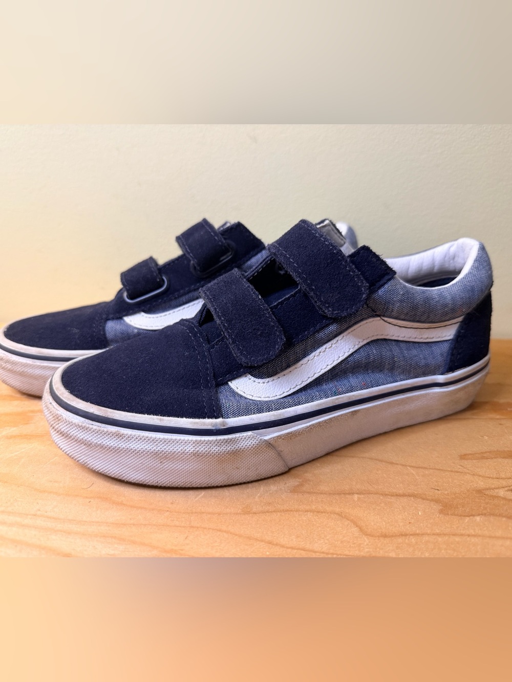 Kids VANS Classic Old Skool V Skate Style Shoes Size 3 Blue Chambray & Suede